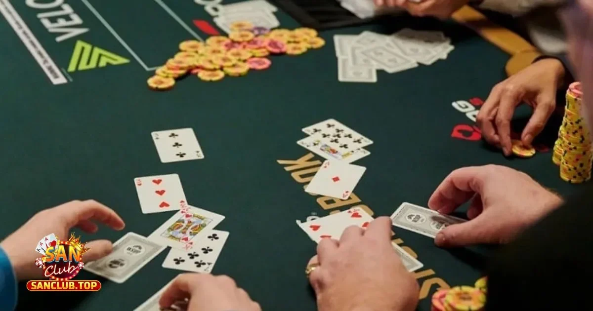 Cách Chơi Bài Poker Việt Nam Chi Tiết, Đơn Giản Tại SanClub 4 cach choi bai poker viet nam3